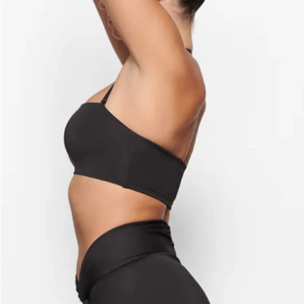NWT SKIMS Signature Swim Bandeau Bikini Top In Onyx Black
